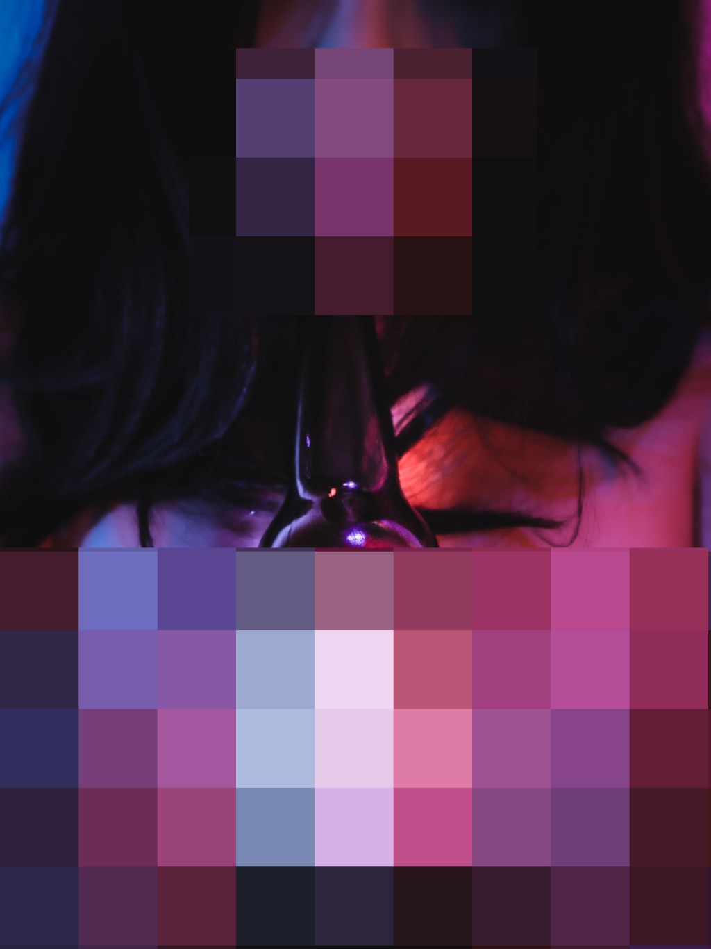 香港AV片內容尺度大膽，參演的女主角在網上發布不少性感照。