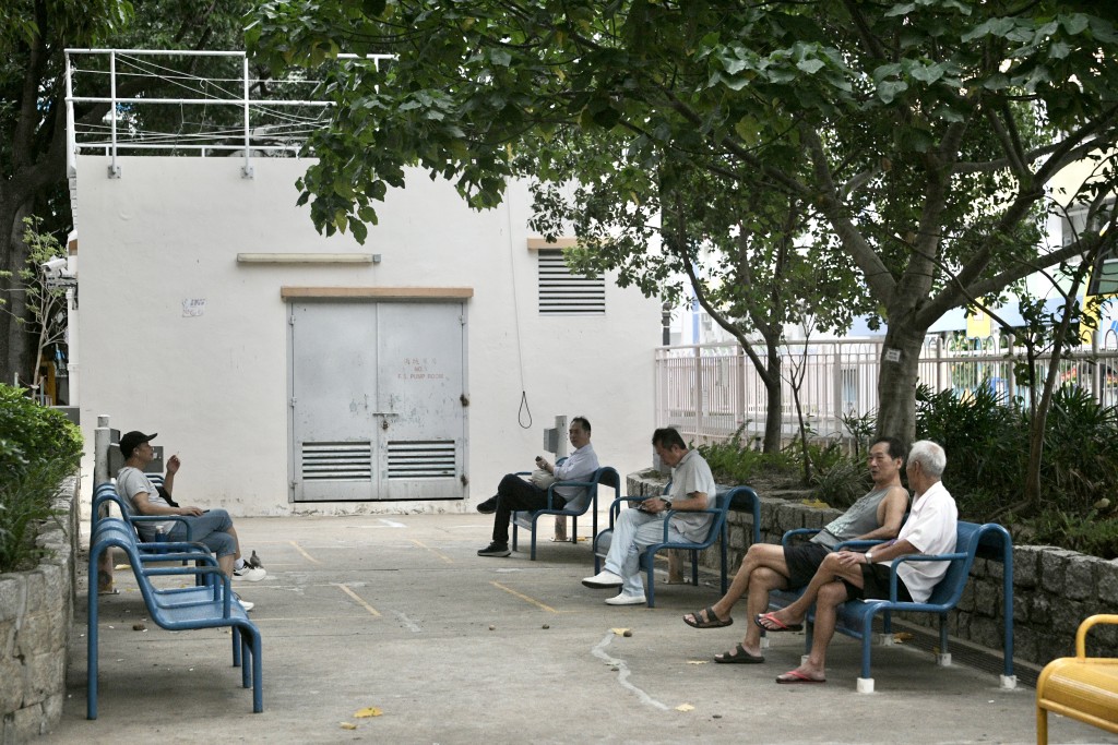 香港長者的生活狀態，近日成為內地網絡熱話。（資料圖片）
