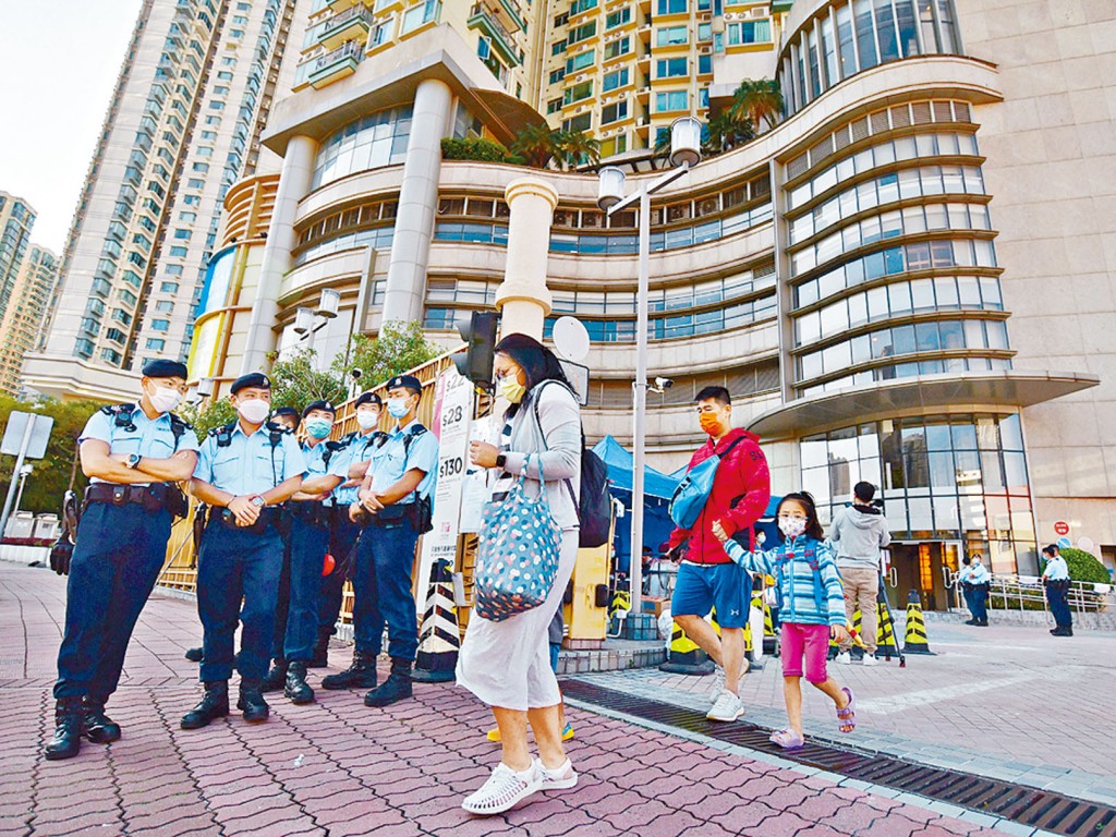 ■染疫國泰貨機機師居住的凱帆軒，封區強檢未發現確診。