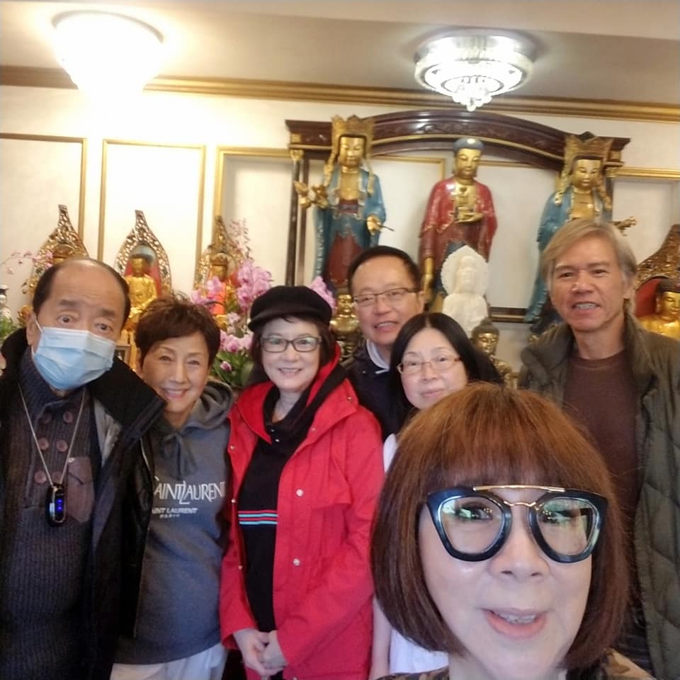 林嘉華夫婦參觀禪院,見到江雪(左二)及苗可秀(左三)都在場。 林嘉華夫婦參觀禪院,見到江雪(左二)及苗可秀(左三)都在場。