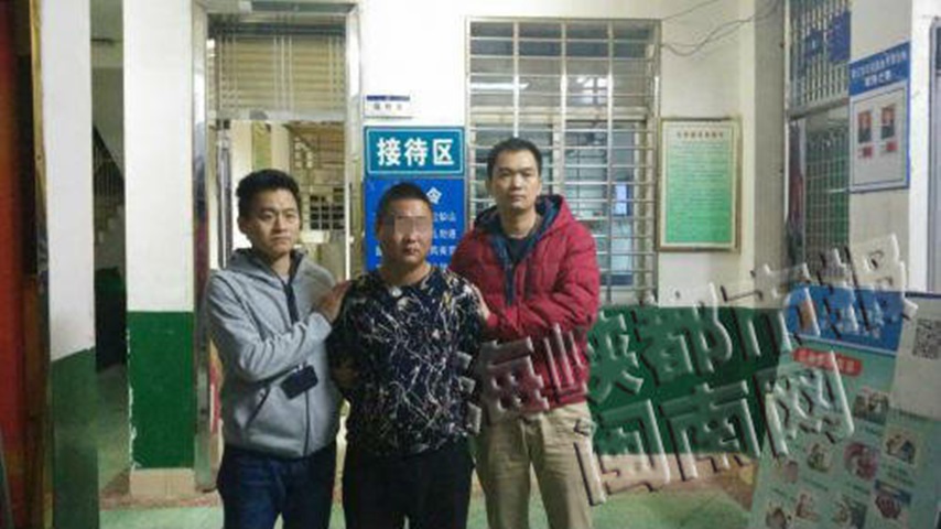 姓邱(中)狗販判死刑,緩期兩年執行。網圖