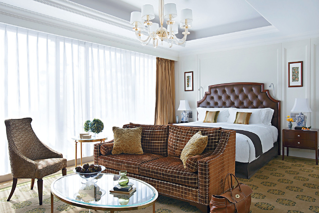 ■酒店房間設計富英倫風，配套齊備，仲可睇到城市景或深圳灣海景。