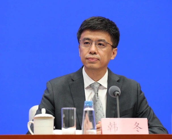 廣電總局副局長韓冬主持新聞發布會。