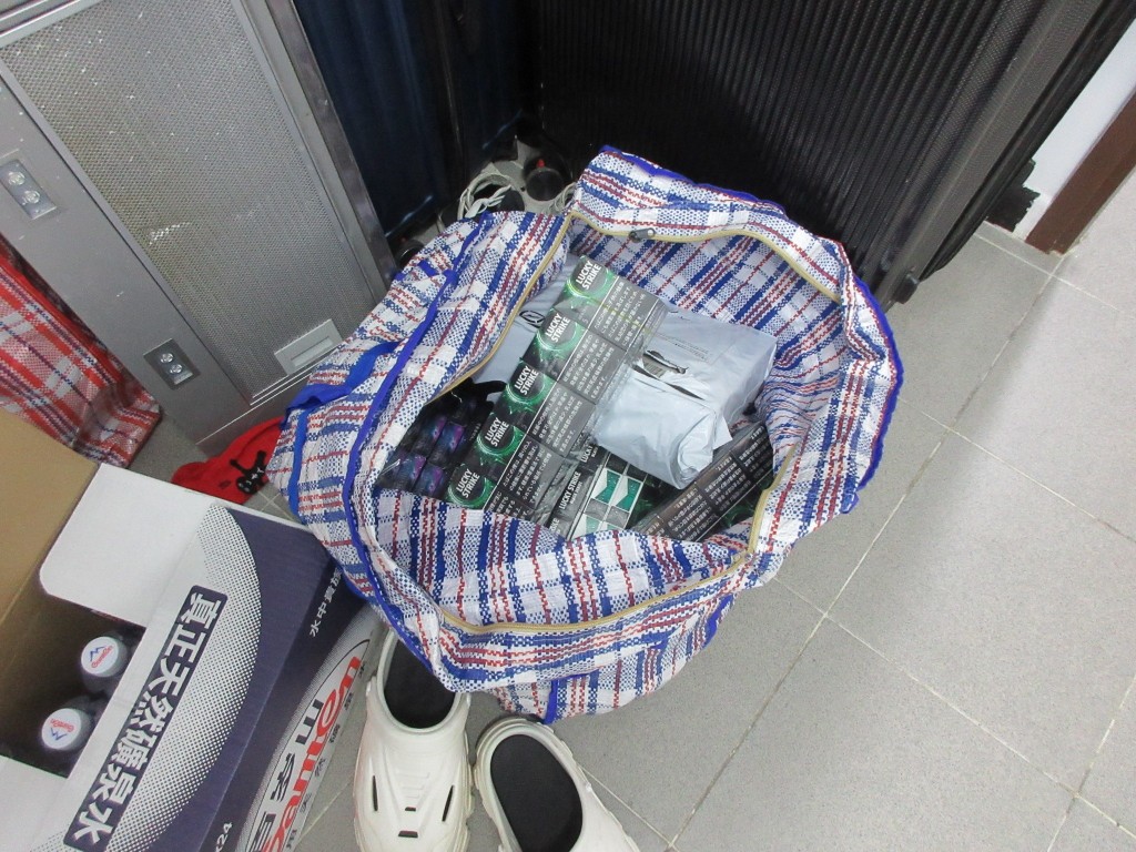 海關檢獲37萬支懷疑私煙，市值約168萬元，應課稅值約123萬元。海關提供