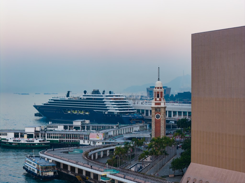 Luminara 停靠於尖沙咀海運碼頭。旅發局提供