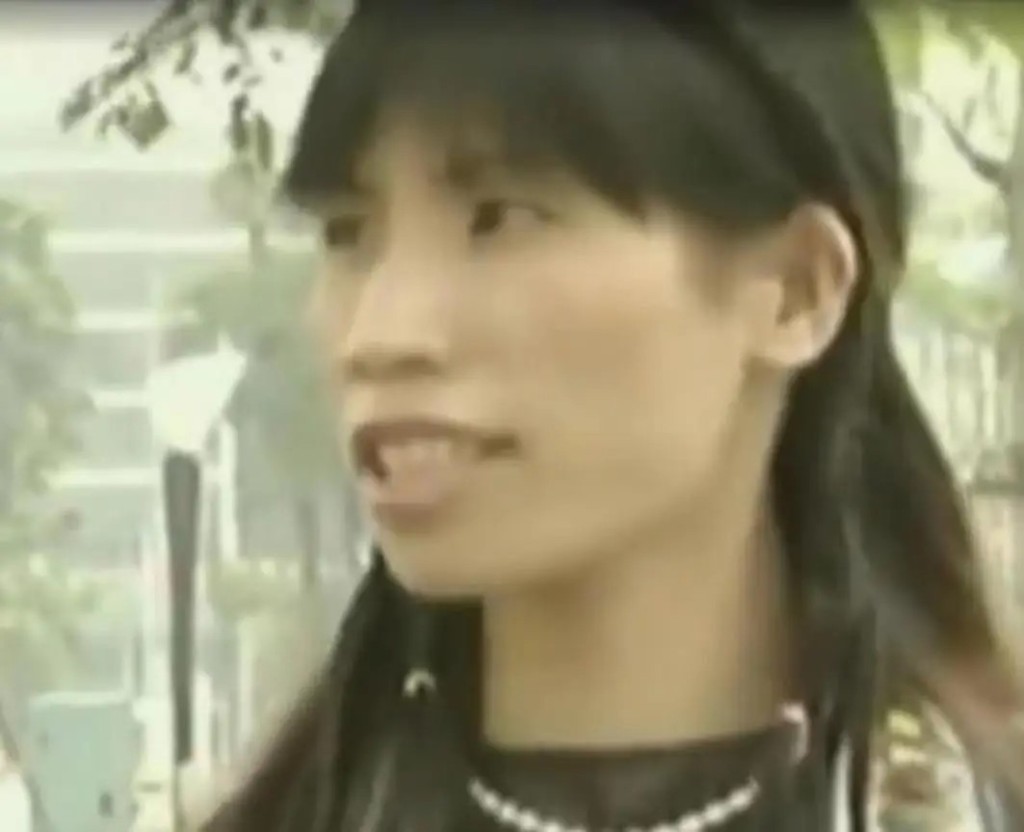 陳翠菊由險死工廠妹變高級畫師,故事離奇又充滿人性光輝。 陳翠菊由險死工廠妹變高級畫師,故事離奇又充滿人性光輝。