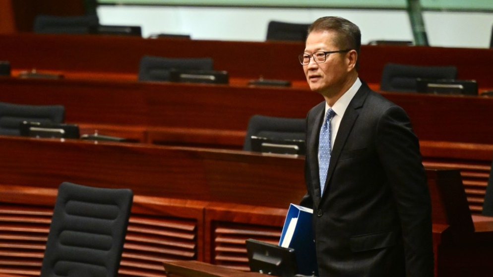 财政预算案2026．持续更新︱陈茂波早上11时公布预算案 热传「派糖」措施一览 公务员加薪有望？