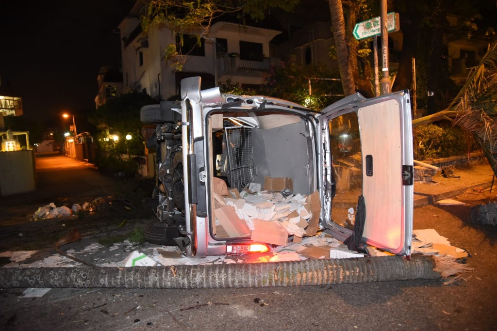 涉事客貨車。