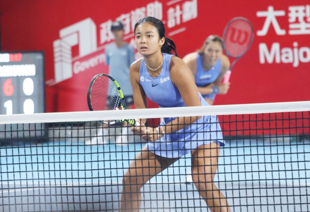 伊娜(前)夥拍中華台北詹皓晴(後)首次合作雙打,可惜在決勝局敗陣。徐嘉華攝 伊娜(前)夥拍中華台北詹皓晴(後)首次合作雙打,可惜在決勝局敗陣。徐嘉華攝