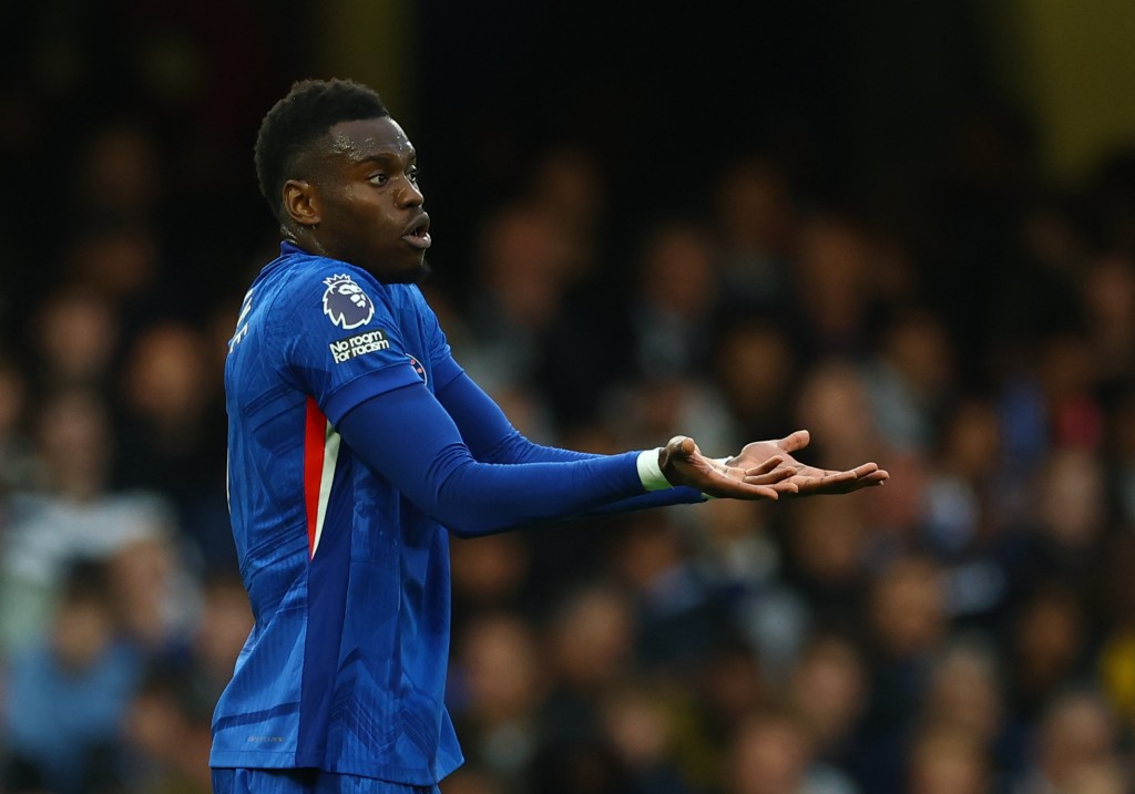 左中堅班洛特巴迪亞舒尼的表現亦遠離水準。路透社