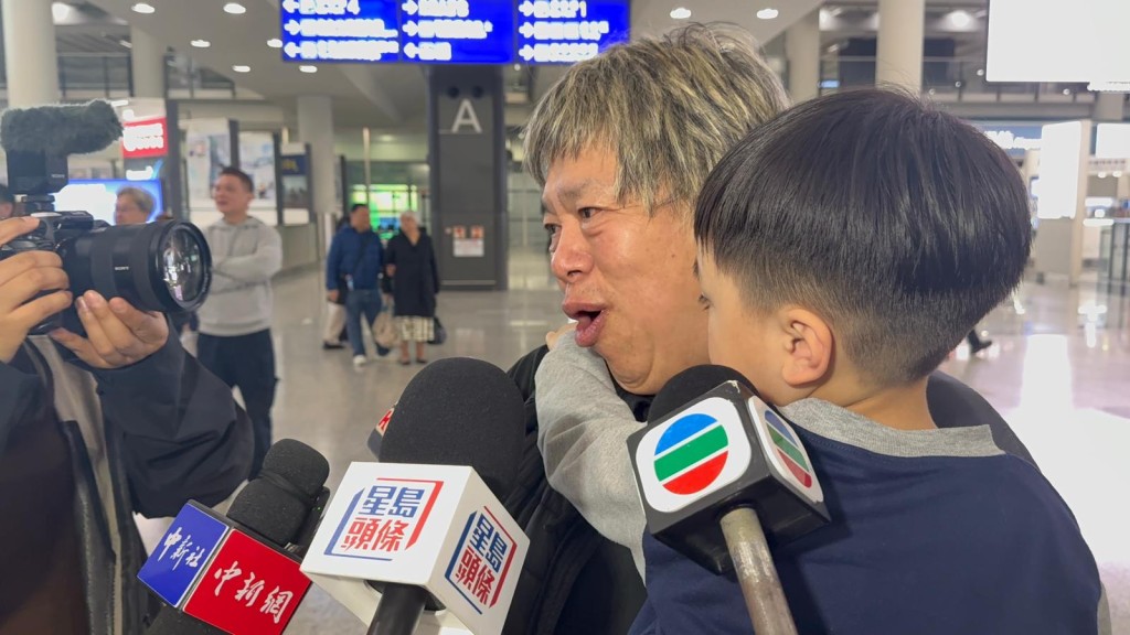 梁經倫憶述航班起飛一刻最為擔憂,因當時「仍有火箭在飛」。曾志恒攝 梁經倫憶述航班起飛一刻最為擔憂,因當時「仍有火箭在飛」。曾志恒攝