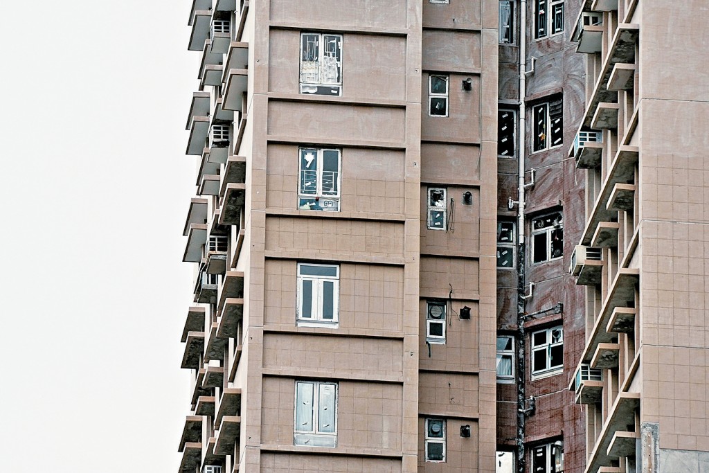 測量師學會指宏福苑8幢樓宇，初步估算原址重建須花費約27億元。