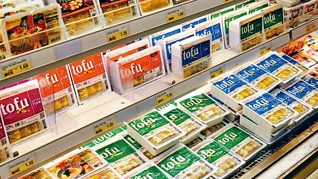 美國超級市場出售的各類豆腐。