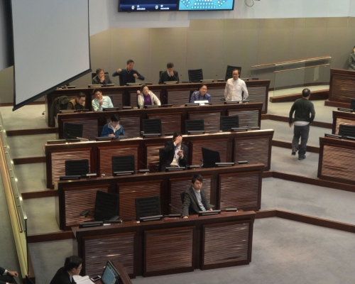 泛民議員在朱凱廸發言後集體離場抗議。