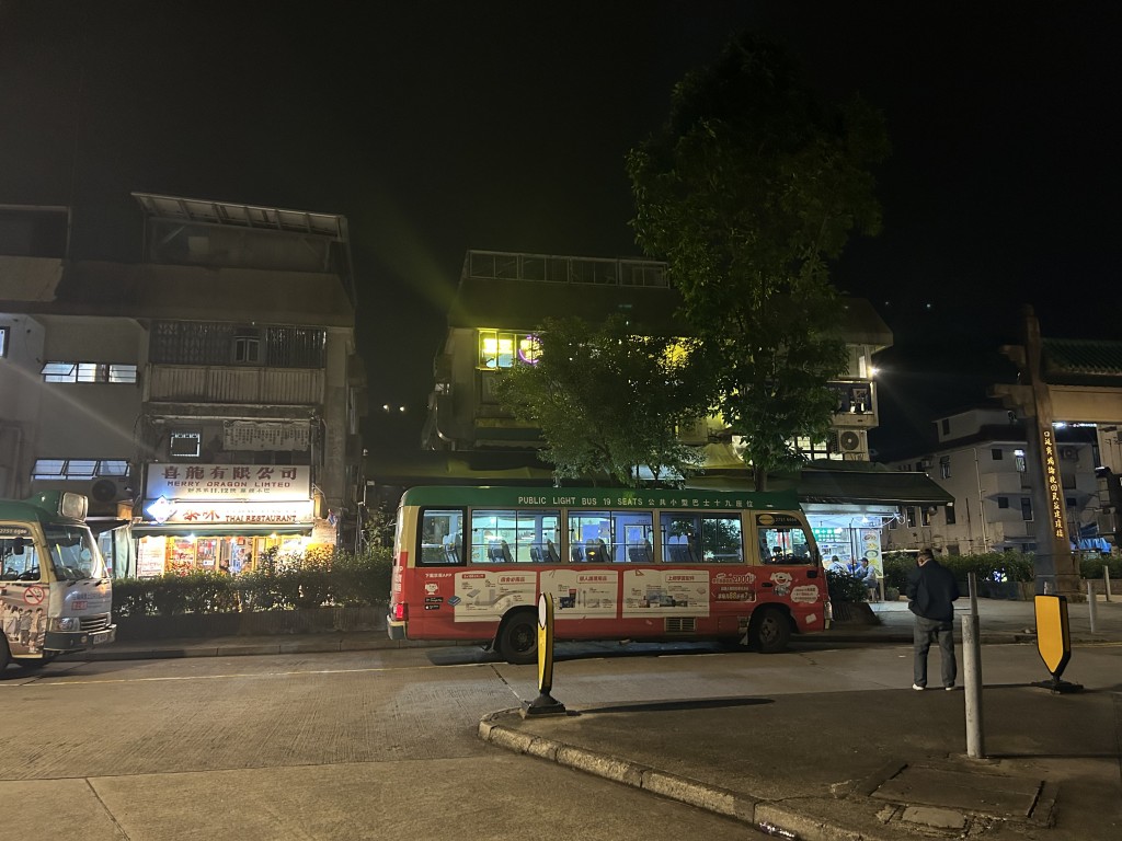 消息指,涉事的小巴為11號,往來坑口村至彩虹站。曾志恒攝 消息指,涉事的小巴為11號,往來坑口村至彩虹站。曾志恒攝
