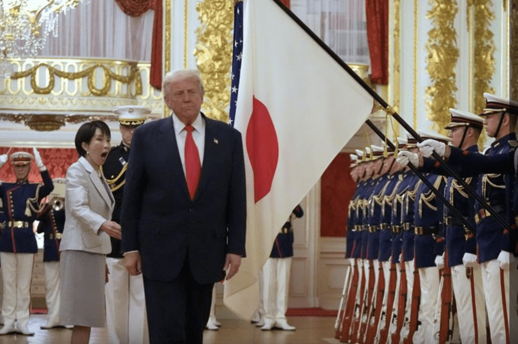 不過其直率和經常略帶誇張的表情，同時被網民笑稱為「浪花大嬸」。路透社