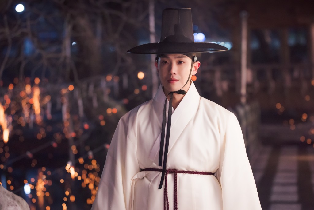 李準飾演朝鮮君王李泰。