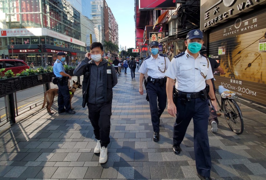 油尖警區指揮官及副指揮官,亦到場參與行動。