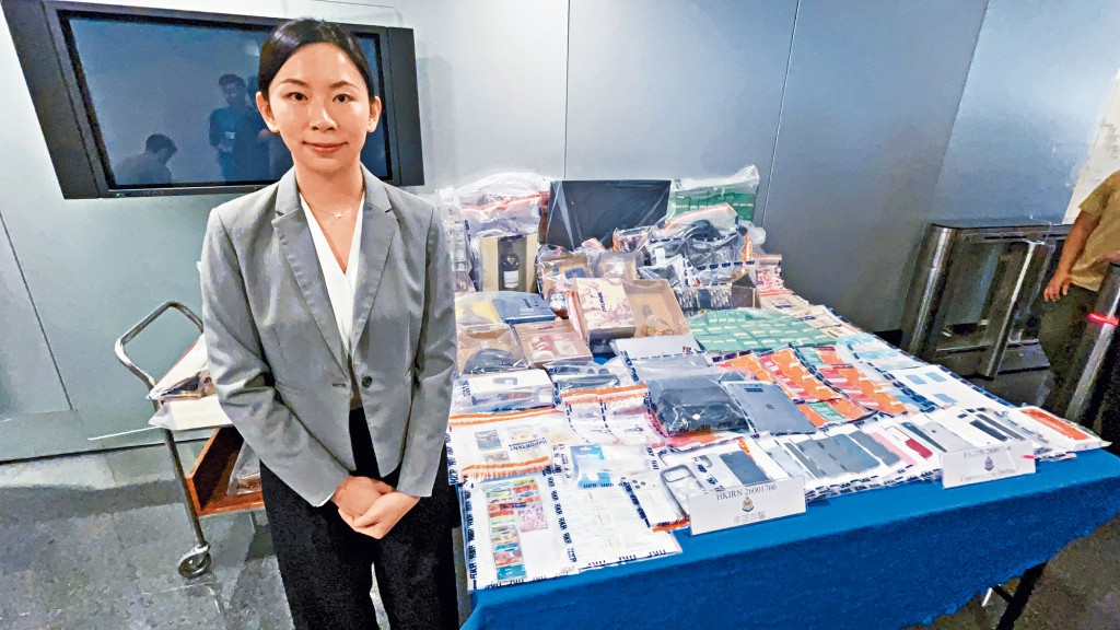 警方港岛总区科技及财富罪案组高级督察徐蔚莹交代案件。