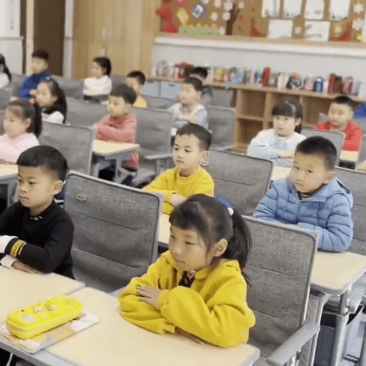 外交部發言人毛寧X平台分享中國校園「午睡神器」。 