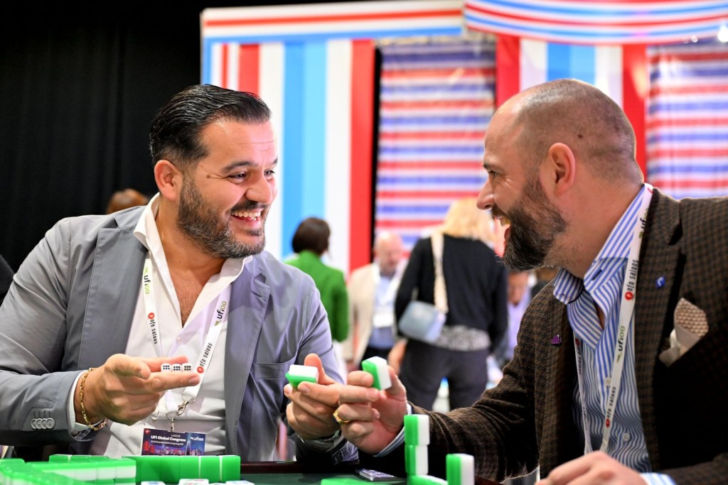 亞博館以紅白藍與麻雀為靈感的文化專區,令外國訪客樂而忘返。 亞博館以紅白藍與麻雀為靈感的文化專區,令外國訪客樂而忘返。