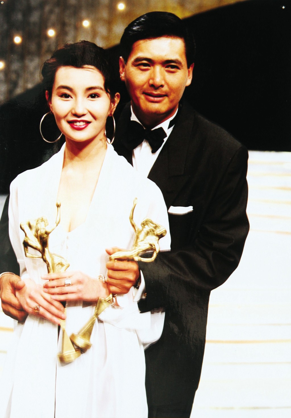 张曼玉曾五夺金像影后，首次成为金像影后是1990年凭《不脱袜的人》获奖。