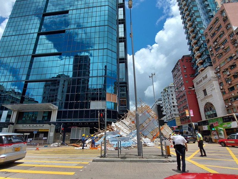 現場交通受阻。圖:香港突發事故報料區fb  網民Catherine Cheung