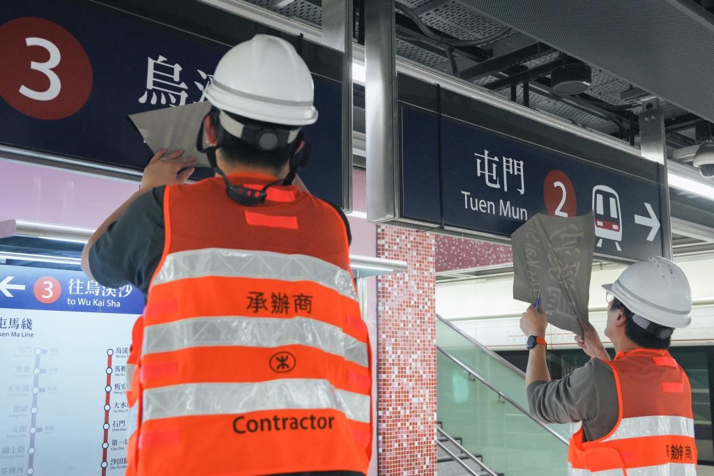 屯馬綫路軌改道工程 乘客途經紅磡站乘客需往對面月台轉車。港鐵圖片