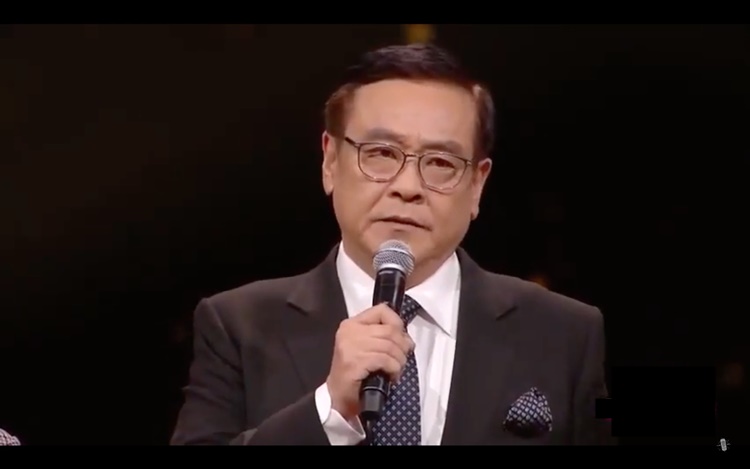 爾冬陞4歲就拍戲，在片場長大，跟工作人員就樣家人一樣。