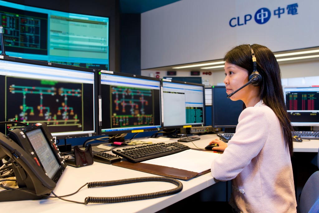 梁倩兒是系統控制中心第一位女配電工程師。(中電提供)