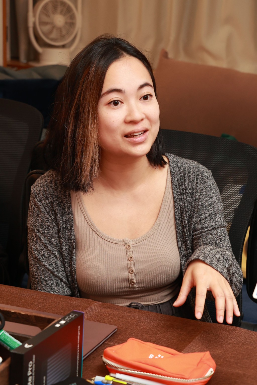 Ashley是《边缘人》导演章国明的女儿。