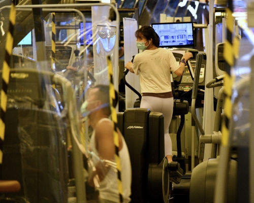 疫情下，政府关闭健身室、户外及室内运动场所，市民运动都大受影响。 资料图片