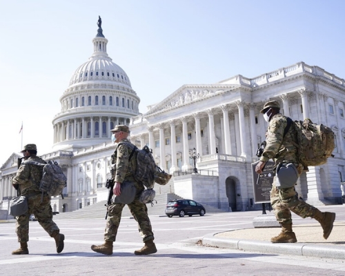 美國國會警察要求國民警軍延長駐守國會山莊兩個月，有參議員感到不滿。AP圖