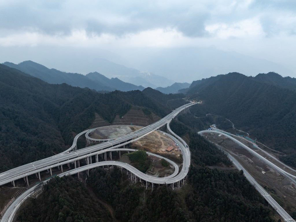 全長約152公里的樂西高速馬昭段今日通車。新華社