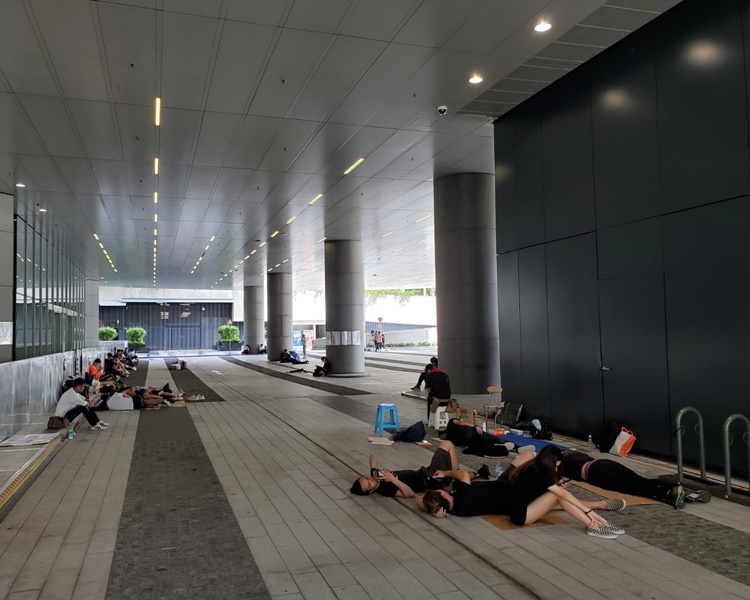 至今晨只餘只20、30名示威者留守,氣氛平靜。梁國峰攝