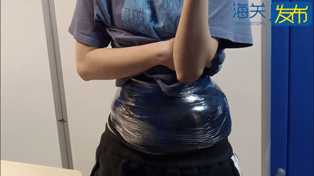 腰纏14公斤純銀橫琴口岸圖闖關，小蠻腰女舉止異常斷正。