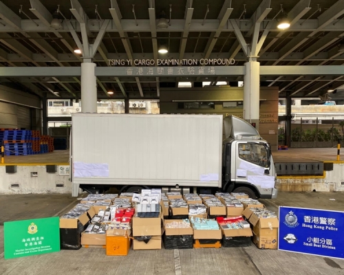 走私貨物包括手提電話、燕窩、藥用品、化妝品等。