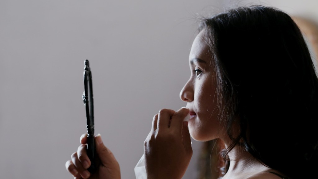 惱人的雀斑令女士們忙著撲粉把它遮掩起來。(unsplash圖片)