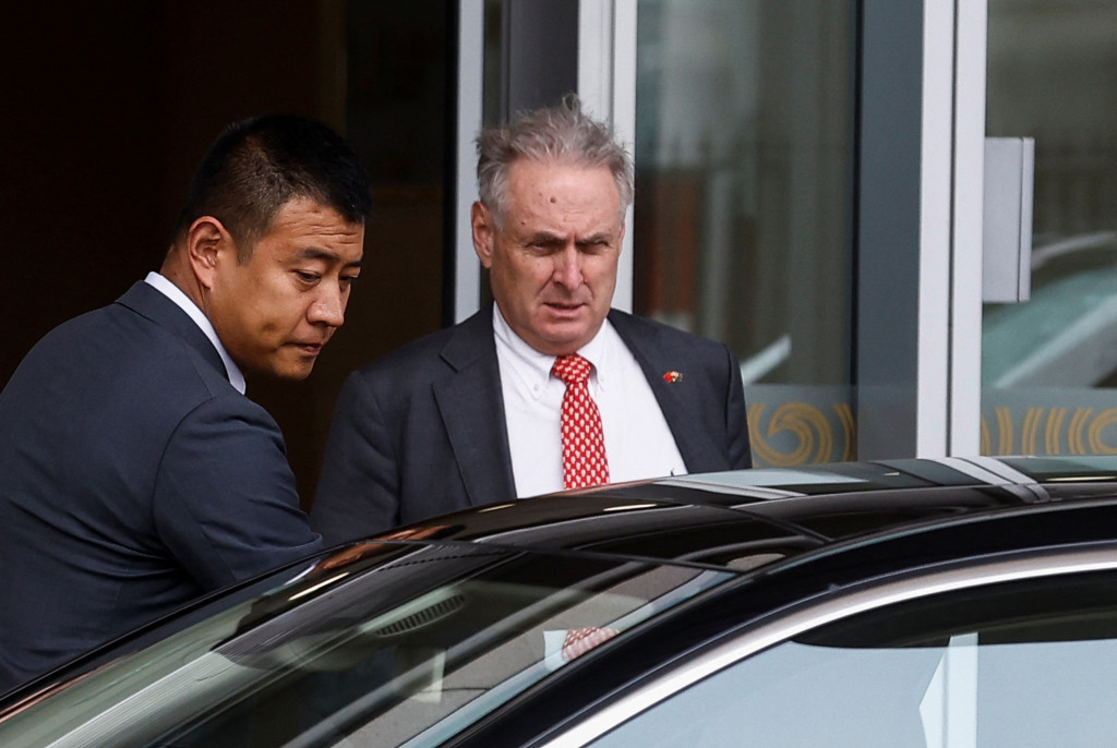 澳洲贸易部长法瑞尔抵达北京后离开北京首都国际机场。路透