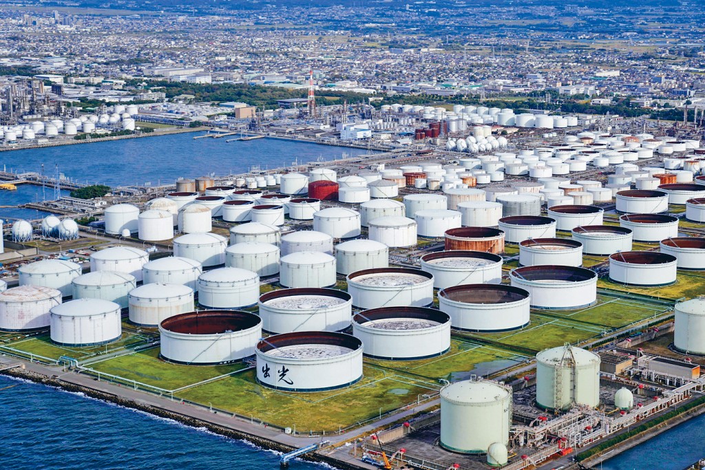 東京以東市原市的一座石油工廠。