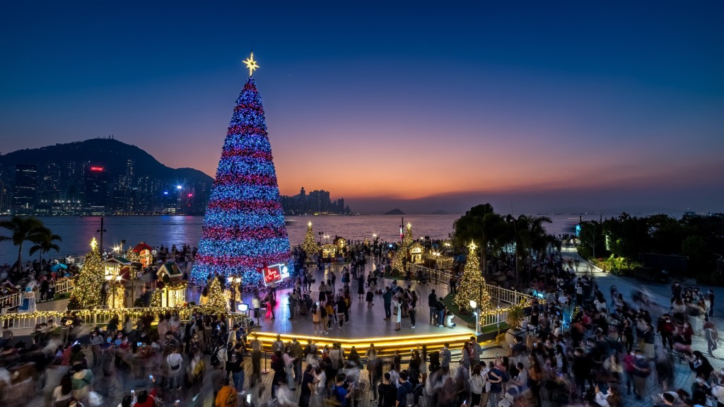 「七彩幻變聖誕樹」是今年全港最高、最巨型。旅發局圖片