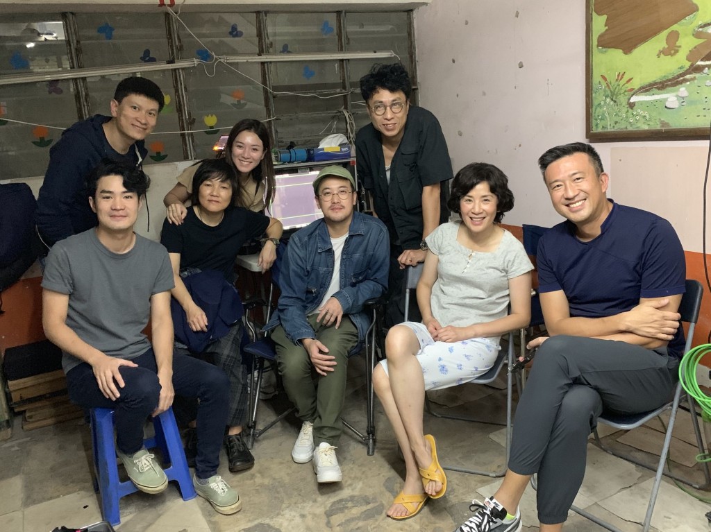 日前拍摄期间，新婚的曾国祥及王敏奕去探班支持「苏妈」吴君如和导演尹志文。