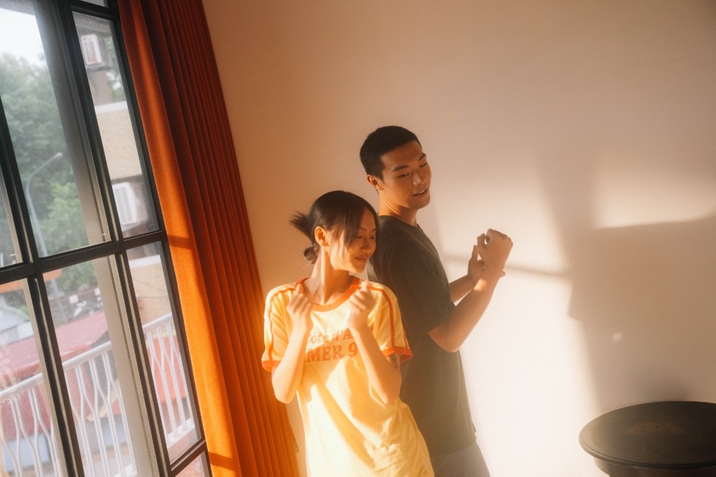 Marf推出今年第二首單曲《Love Me Down》,曲風以Afrobeat的節奏為主。 Marf推出今年第二首單曲《Love Me Down》,曲風以Afrobeat的節奏為主。