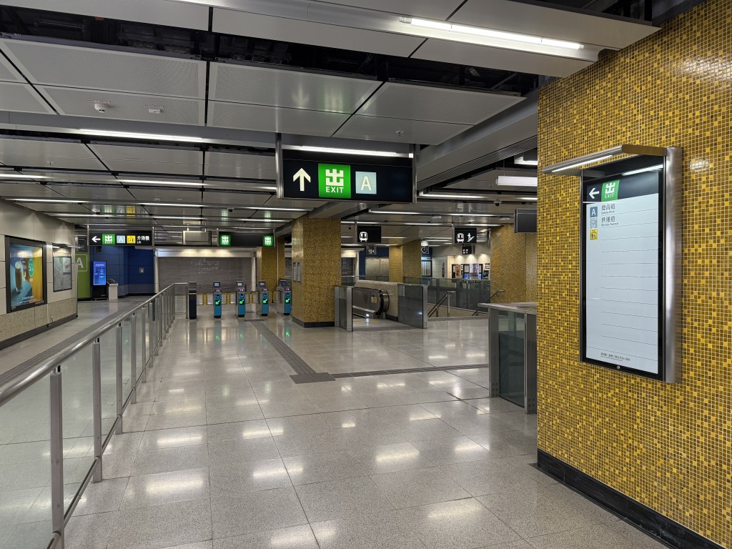 過境旅客可於啟德或宋皇臺站乘搭屯馬綫前往大圍站,轉乘東鐵綫前往羅湖站過關。資料圖片 過境旅客可於啟德或宋皇臺站乘搭屯馬綫前往大圍站,轉乘東鐵綫前往羅湖站過關。資料圖片