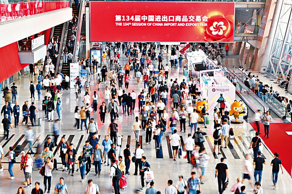 广交会上人潮涌动。