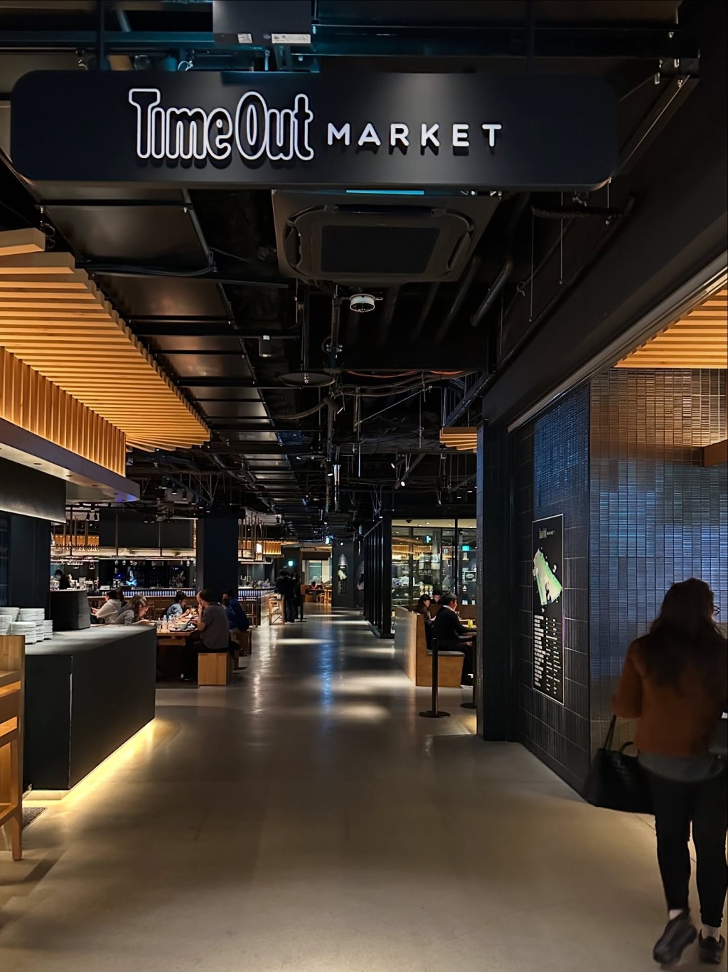 該遊客透露，自己一下飛機便直奔去年才開幕、曾被眾多YouTuber大力推介的Timeout Market，但卻發現商場內頗為冷清。