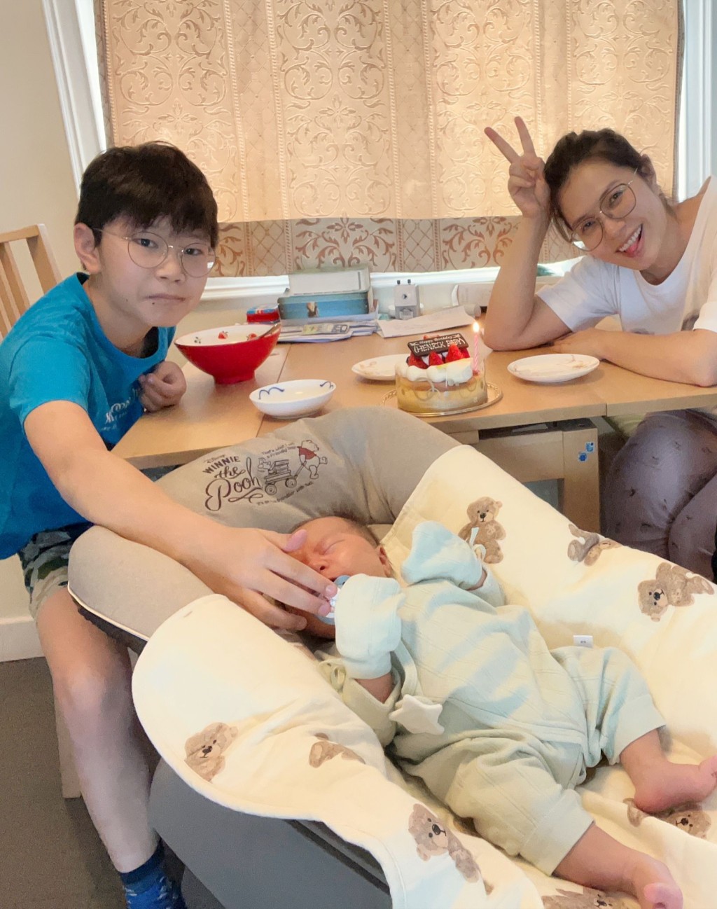 兒子恨咗多年終於有個細佬,會好主動去湊BB。