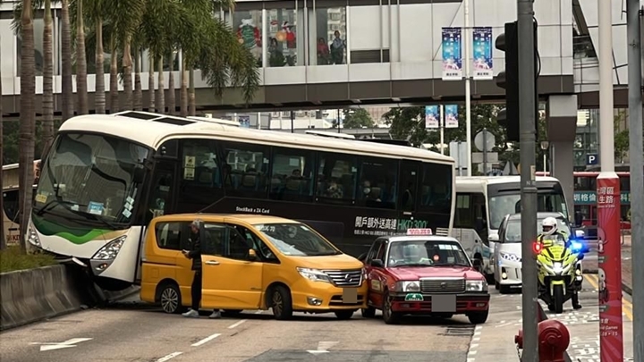 fb馬路的事 (即時交通資訊台)圖片