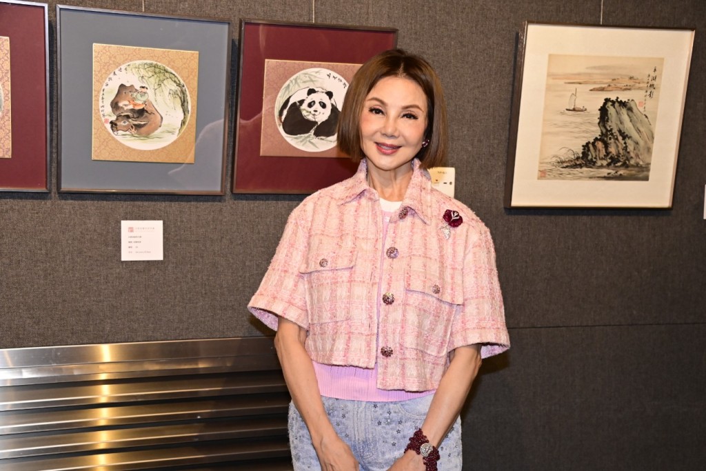 謝玲玲萌起與黃湘詅老師合作的想法，中西合璧展出她的油畫和黃湘詅的國畫。