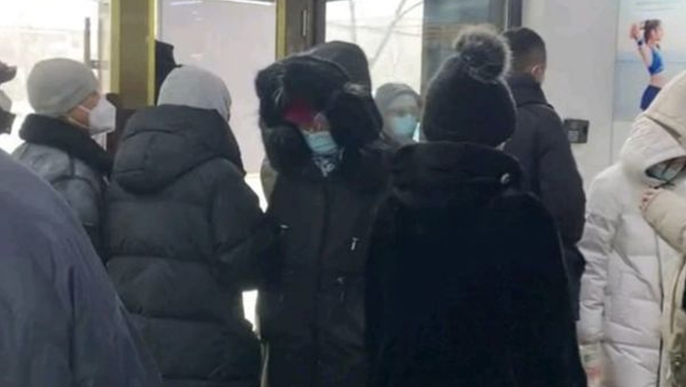 藥房老闆派藥被搶,竟無人阻攔,老闆感心寒。